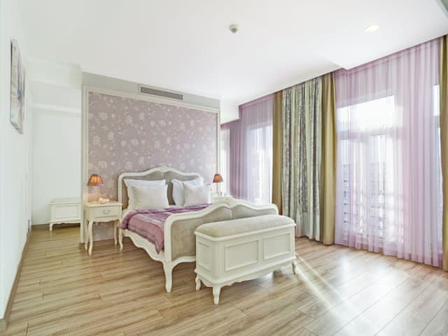 Queen Beatrix with Jakuzzi