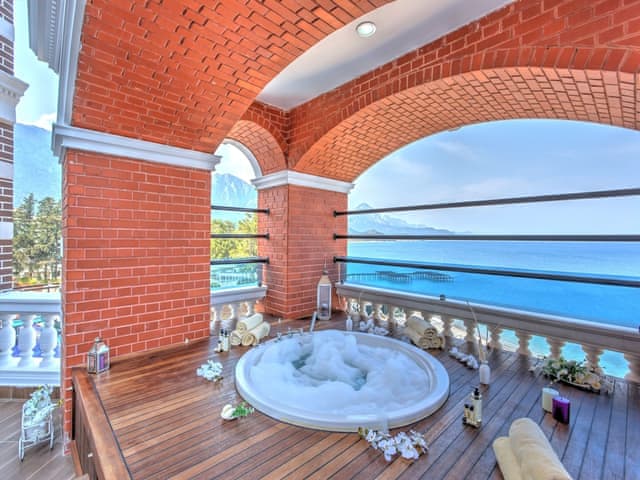 Queen Beatrix with Jakuzzi