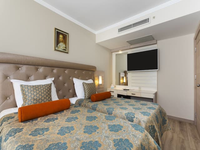 Orange Suite Room / 2 Bedroom