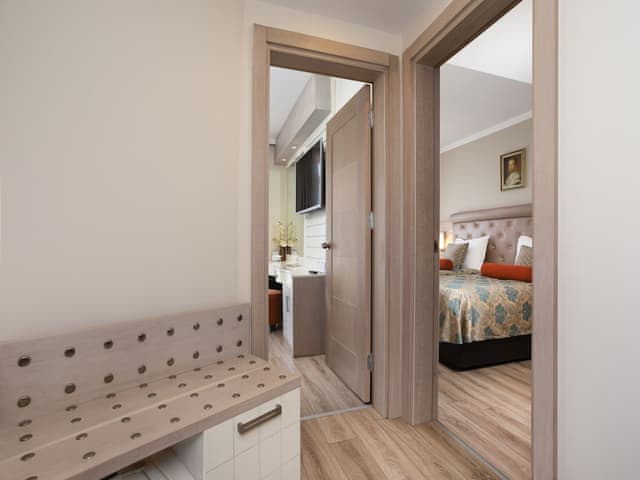 Orange Suite Room / 2 Bedroom