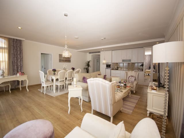 Queen Beatrix with Jakuzzi