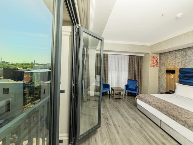 Panoramic Room