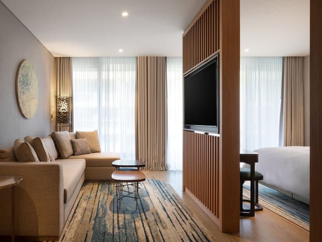 Junior Suite, 1 King Bed, Courtyard View (Terrace)