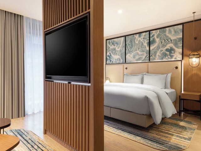 Junior Suite, 1 King Bed, Courtyard View (Terrace)