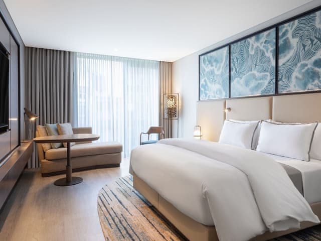 Deluxe Room, 1 King Bed, City View