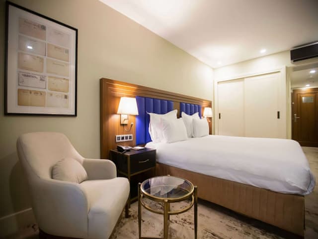 Deluxe Room, 1 King Bed, Non Smoking, Balcony (City View)