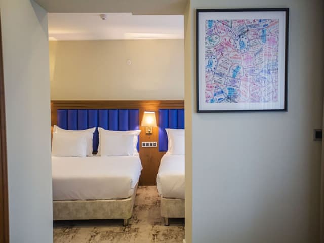 Family Suite, Balcony, Pool View (1 Kingbed, 1 Single Bed)