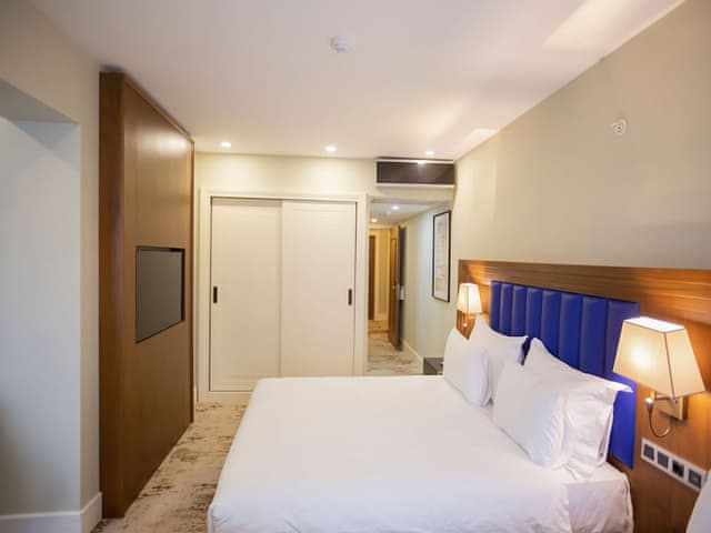 Family Suite, Balcony, Pool View (1 Kingbed, 1 Single Bed)