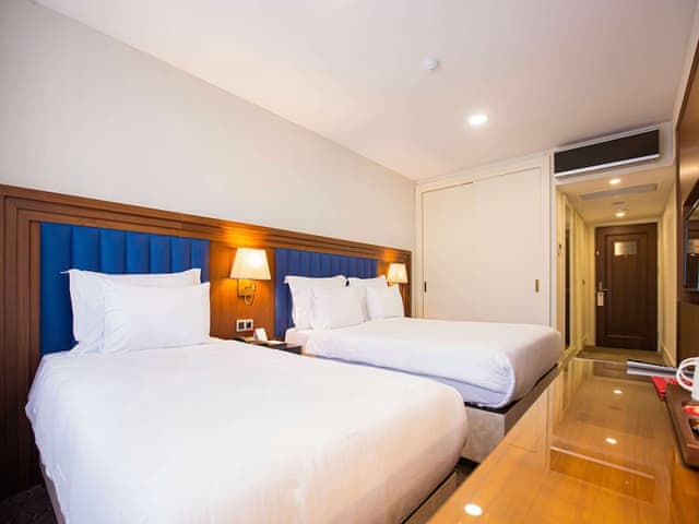 Premium Room, Non Smoking, Balcony (1 King Bed, 1 Single Bed, Pool View)