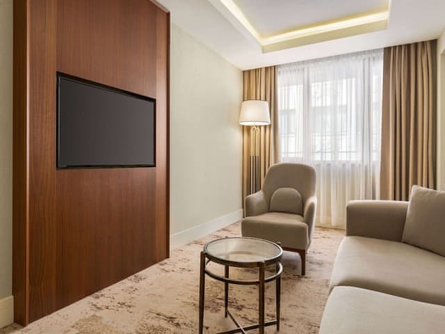 Family Suite, Balcony, Pool View (1 Kingbed, 1 Single Bed)