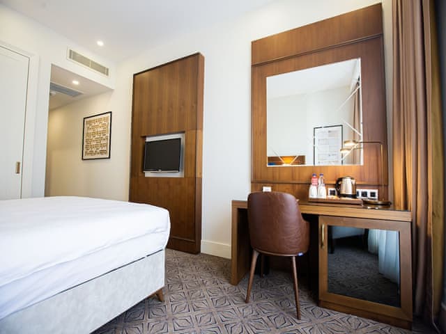 Superior Room, 1 King Bed, Pool View