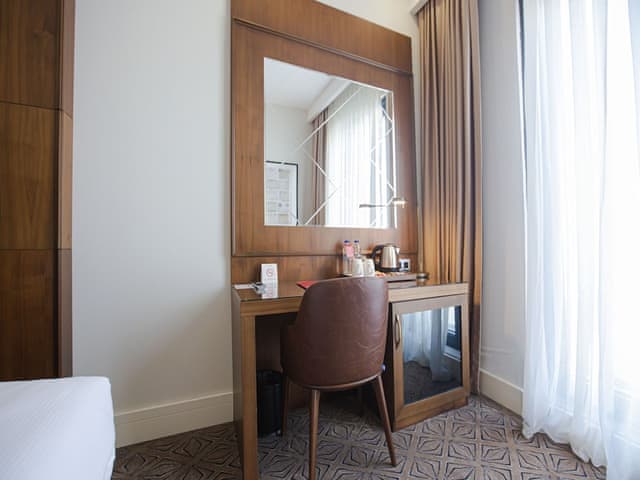 Superior Room, 1 King Bed, Pool View