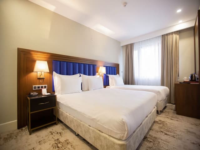 Family Suite, Balcony, Pool View (1 Kingbed, 1 Single Bed)