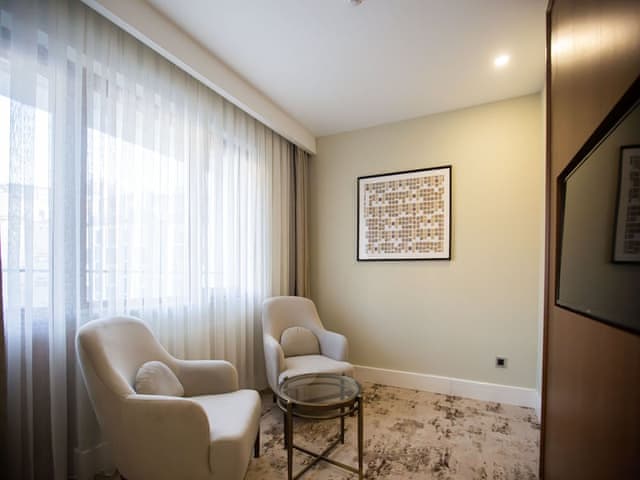 Family Suite, Balcony, Pool View (1 Kingbed, 1 Single Bed)