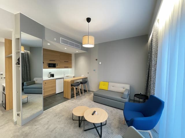 Suite, 1 Bedroom, Smoking, Kitchenette (Free Breakfast)