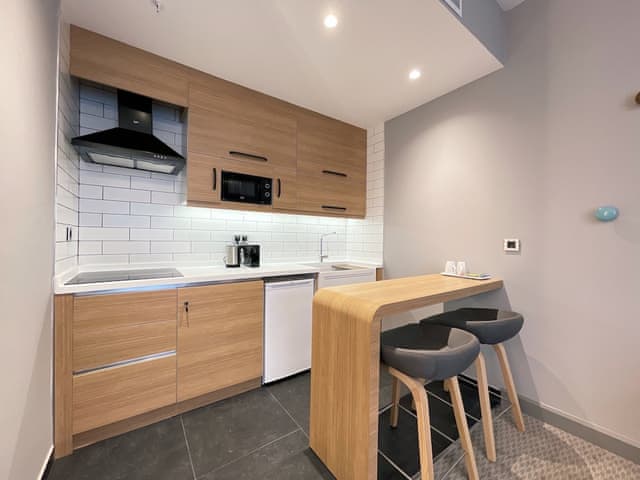 Suite, 1 Bedroom, Smoking, Kitchenette (Free Breakfast)