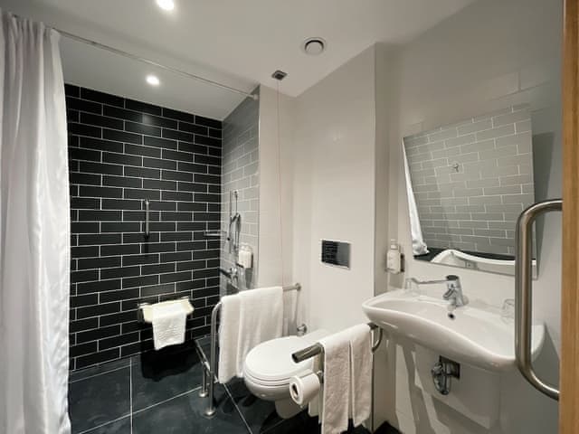 Standard Room, 1 Queen Bed, Accessible (Free Breakfast)