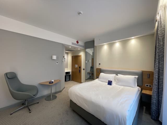 Standard Room, 1 Queen Bed, Accessible (Free Breakfast)