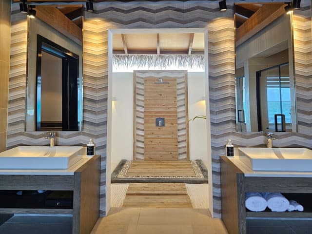 Grand Solana (2 Bedroom Beach Villa with private pool & Jacuzzi)