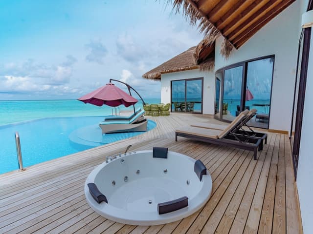 Grand Solana (2 Bedroom Beach Villa with private pool & Jacuzzi)