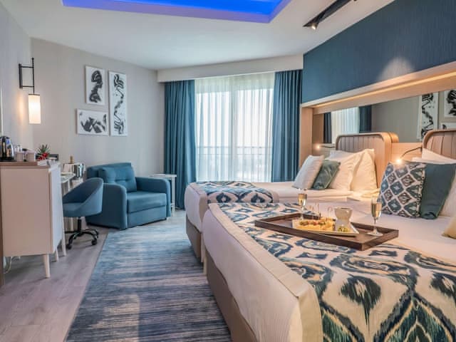 Superior Oda Kara Manzaralı