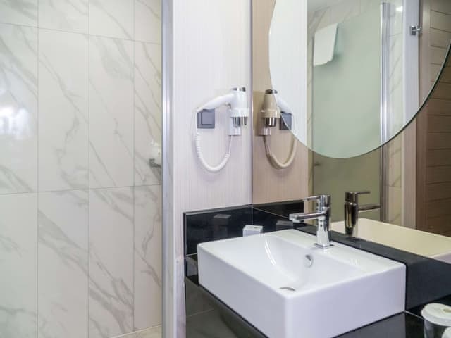 Superior Oda Kara Manzaralı