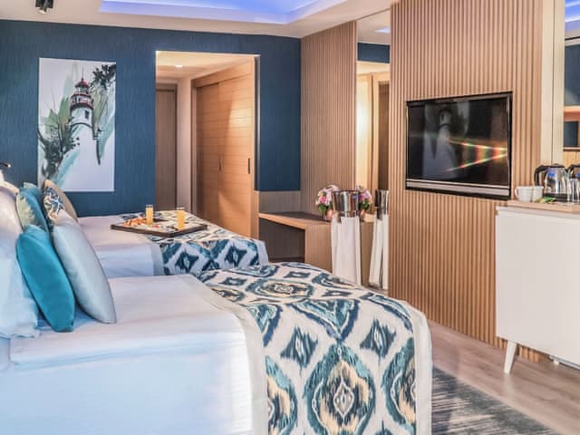 Superior Oda Kara Manzaralı