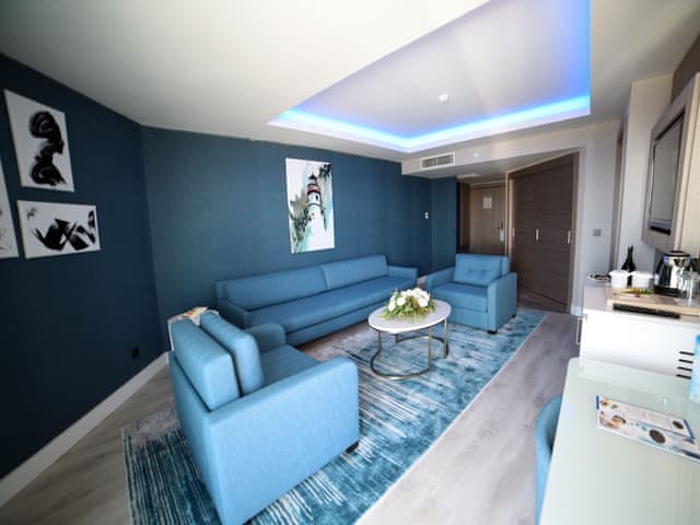 Junior Suite, 1 Queen Bed, Sea View, Corner