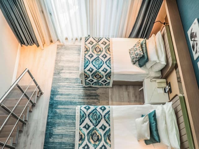 Dublex Family Room Land View