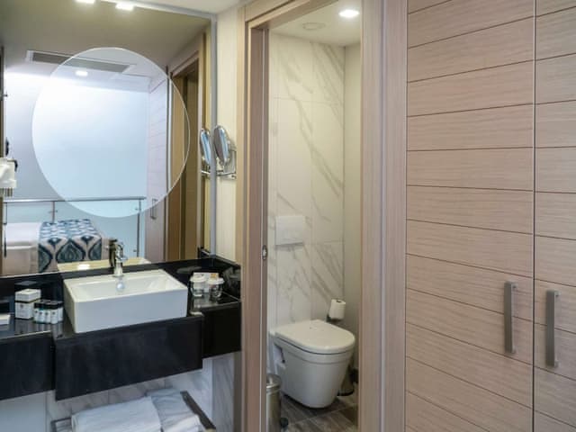 Superior Oda Kara Manzaralı