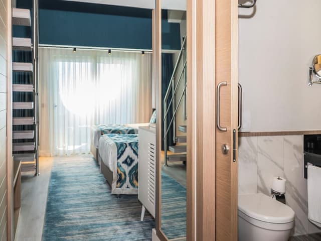 Dublex Family Room Land View