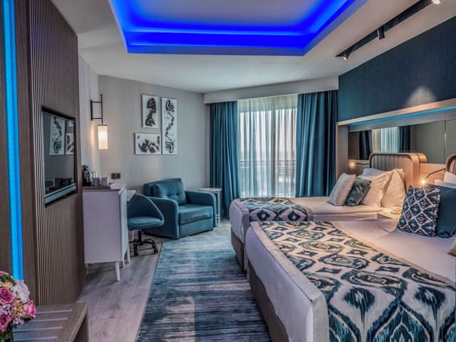 Superior Oda Kara Manzaralı