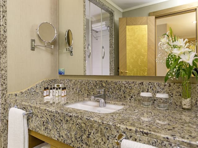 Superior Oda Kara Manzaralı