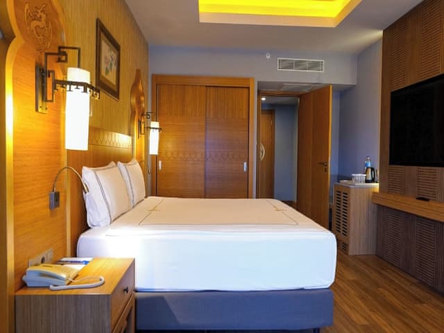 Family Room, Garden View