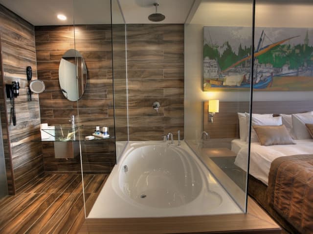 Executive Room, Bathtub