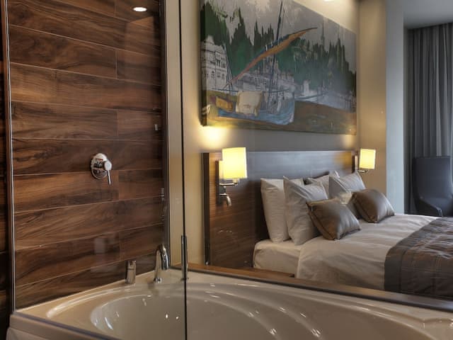 Executive Room, Bathtub