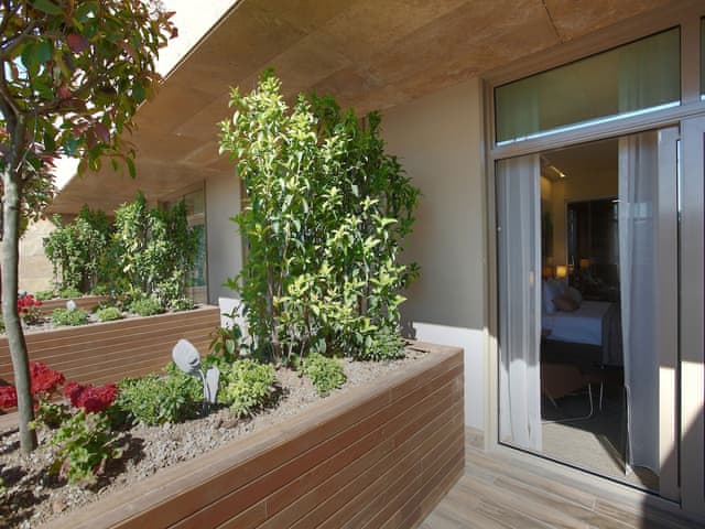 Comfort Room, Terrace