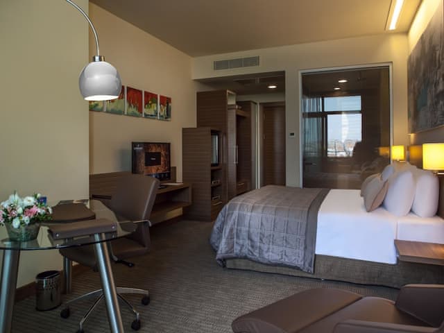 Comfort Room, Terrace