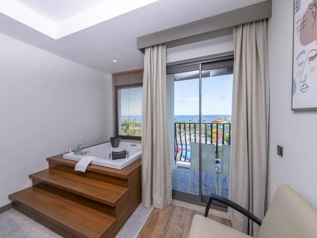 Comfort Standard Jacuzzi Room, +13