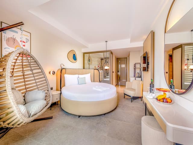 Comfort Swim up Room +13