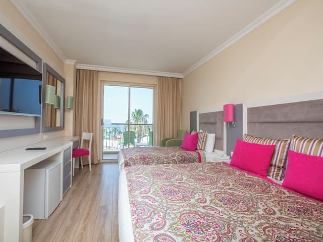 Üç Kişilik Oda - Deniz Manzaralı