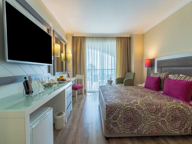 Orange Family Room - 2 Bedroom