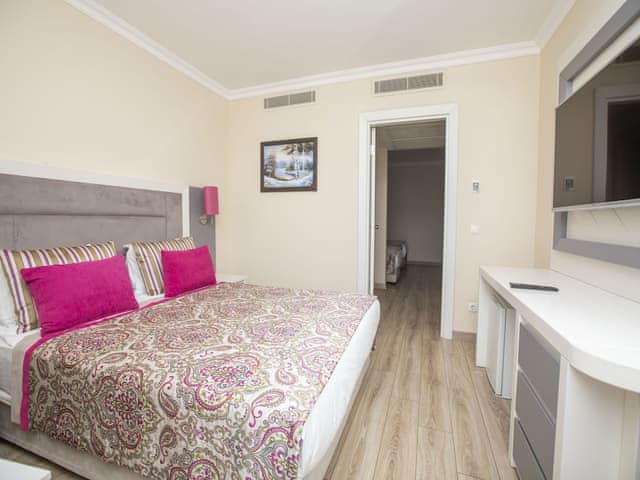 Orange Family Room - 2 Bedroom