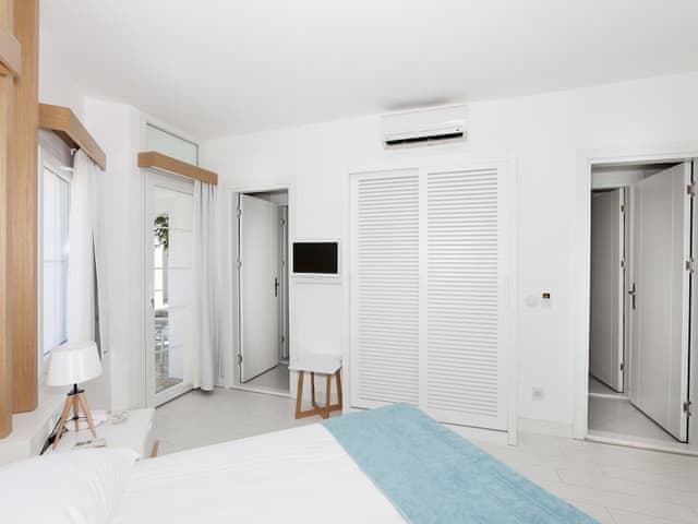 Family Room, 2 Bedrooms