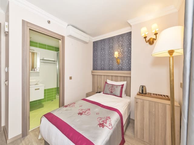 Basic Suite, 1 Double Bed with Sofa bed