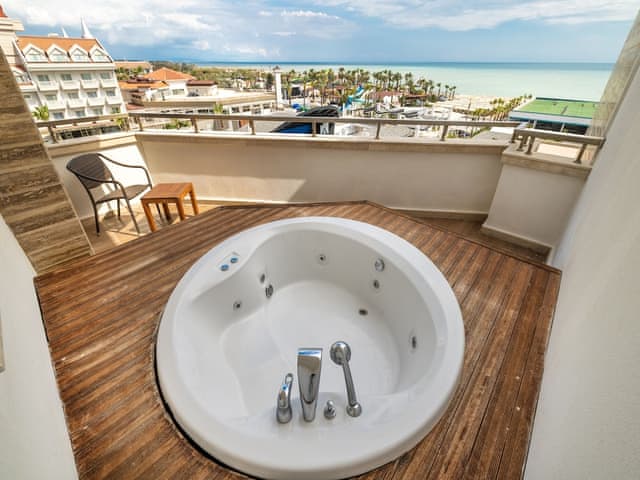 Junior Suite, Partial Sea View