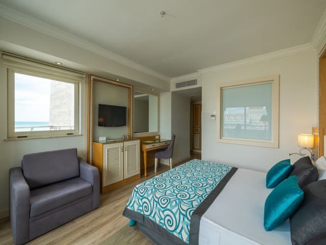 Junior Suite, Partial Sea View