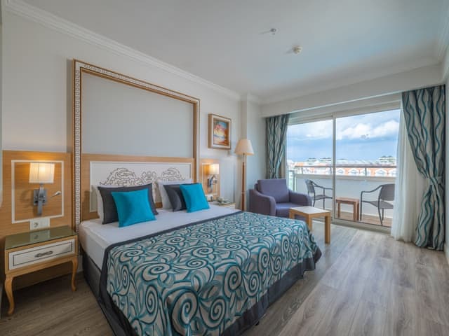 Junior Suite, Partial Sea View