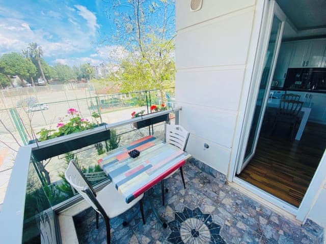 Relax Apartment with Balcony and Pool View