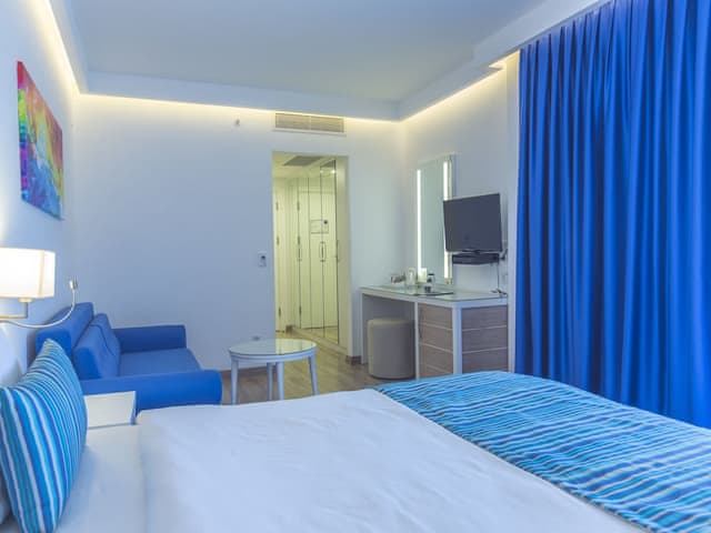 Standard Room, Partial Sea View